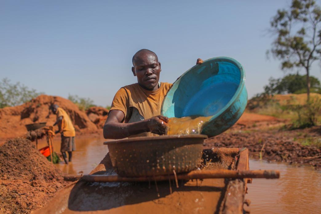 Uganda villagers work in gold mines under primitive conditions